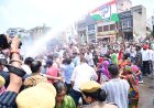 जयपुर में कांग्रेस का शक्ति प्रदर्शन, बैरिकेडिंग पर भिड़े कार्यकर्ता; वाटर कैनन चला तो महिला हुई बेहोश
