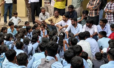 अलवर में CJP का प्रदर्शन: जर्जर स्कूल और सड़क की समस्या को लेकर आशुतोष रांका ने खोला मोर्चा