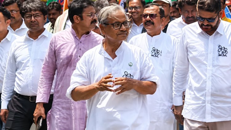 ममता के करीबी आशीष बनर्जी की मौत से सनसनी, TMC ऑफिस में मिला सुसाइड नोट; क्या लिखा था इसमें?
