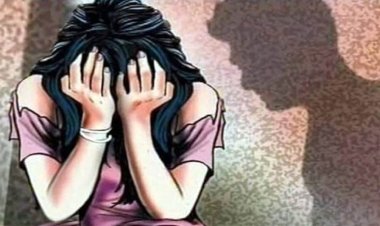शराब पार्टी के बाद महिला से छेड़छाड़ का आरोप, सोसायटी के लोगों ने दो पुलिसकर्मियों को पीटा