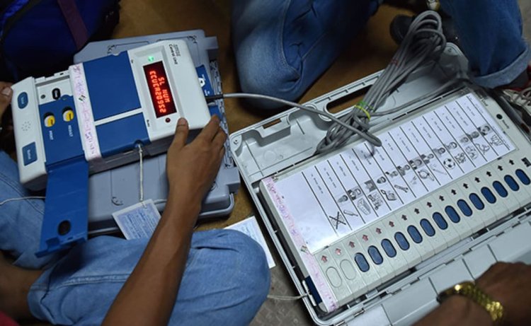 Ajmer Nagar Nigam Election: बार-बार दबाना पड़ रहा EVM का बटन, तकनीकी गड़बड़ी से मतदाता परेशान