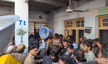 पाकिस्तान में क्लासरूम में पढ़ रहे थे बच्चे, अचानक गिरी स्कूल की छत; 20 छात्रों समेत 21 की मौत