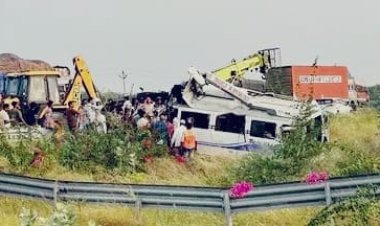राजस्थान में खाटूश्याम जा रहे श्रद्धालुओं की ट्रैवलर नाले में गिरी, 8 की मौत; 17 घायल