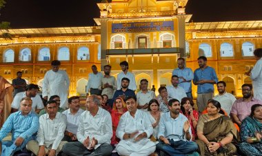 रितु बराला केस पर आधी रात तक गरमाई सियासत, अशोक गहलोत भी पहुंचे; कांग्रेस की FIR दर्ज करने की मांग