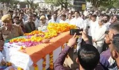 ड्यूटी से घर लौट रहे कांस्टेबल की मौत, 5 साल के बेटे ने दी मुखाग्नि; 7 महीने की गर्भवती पत्नी पर टूटा दुखों का पहाड़