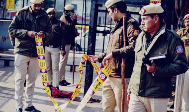 दिल्ली में दिनदहाड़े 2.30 करोड़ की लूट, पिस्टल दिखाकर दफ्तर से कैश ले गए बदमाश