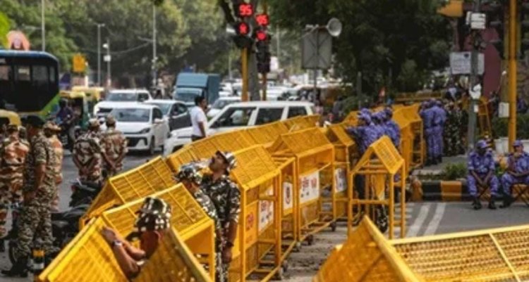दिल्ली में प्रदर्शन के दौरान पथराव, दो पुलिसकर्मी घायल; 500 लोग हिरासत में