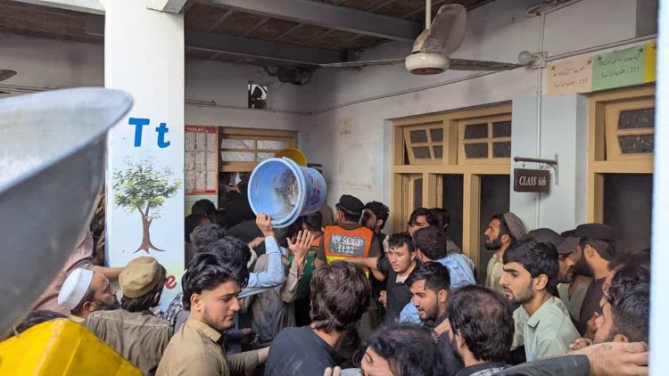 पाकिस्तान में क्लासरूम में पढ़ रहे थे बच्चे, अचानक गिरी स्कूल की छत; 20 छात्रों समेत 21 की मौत