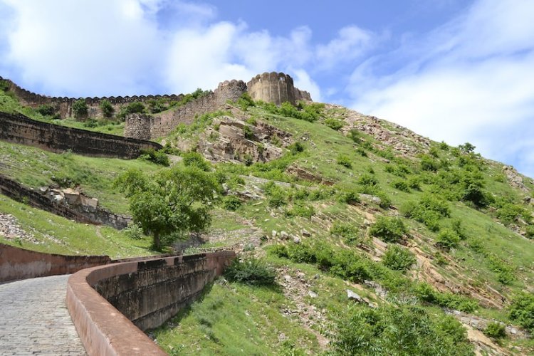 राजस्थान की इन 8 जगहों पर करें ट्रेकिंग, अरावली की पहाड़ियों से झरनों तक मिलेगा रोमांच
