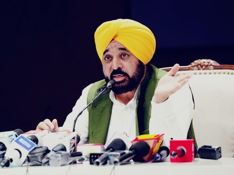 भगवंत मान को दिल्ली एयरपोर्ट पर 3 घंटे रोका गया? AAP का दावा, 50 हजार रुपये जुर्माना लगाने का भी आरोप