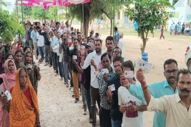 राजस्थान में 85 लाख वोटर चुनेंगे 3314 सरपंच, 28,682 वार्ड पंचों के लिए मतदान जारी