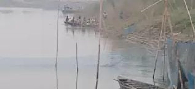 बेगूसराय में बड़ा नाव हादसा: ढाब नदी में 20 लोगों से भरी नाव पलटी, 2 लापता; 4 घायल